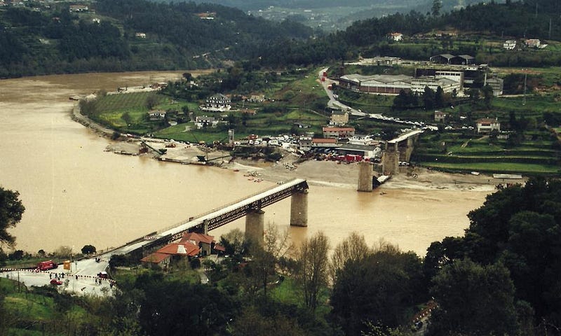 Collapsed bridge memorial